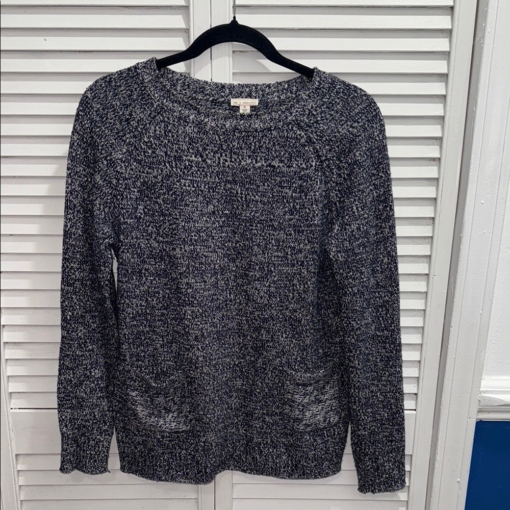 GAP Women's comfy Charcoal and White Crew Neck Sweater XS